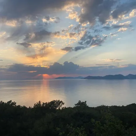 Casa Roja בית אירוח Cedit