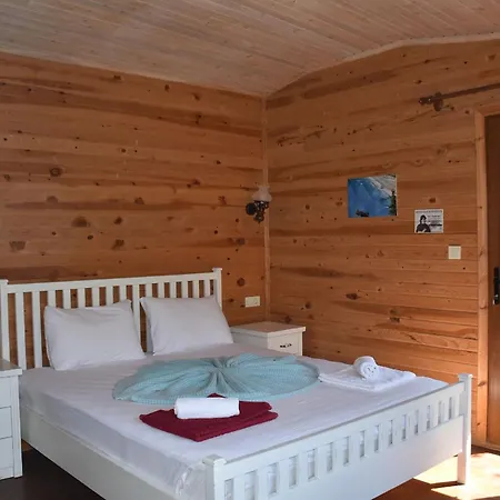 Casa Roja Alloggio in famiglia Faralya